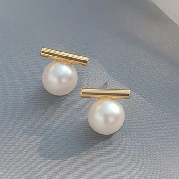 Madewell Jewelry - NWT Cute pearl & gold minimalist modern post earrings ✨🤍